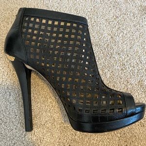 MICHAEL KORS-MK GRAHAM BOOTIE-SEXXXXXXY